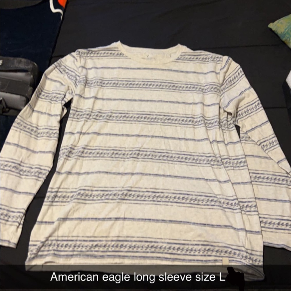 Size L. Just sat in my closet and never worn. American Eagle.
